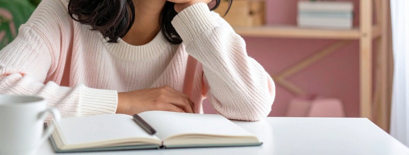 Hésiter devant la page blanche, ne pas oser commencer